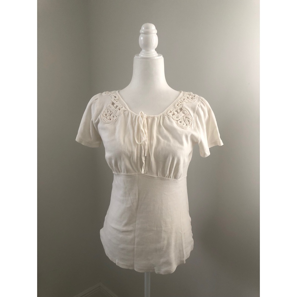 White fitted top